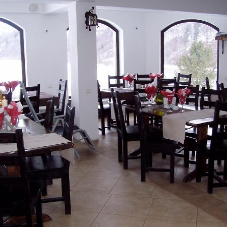 Taverna Pietrei Craiului Zărneşti المظهر الخارجي الصورة