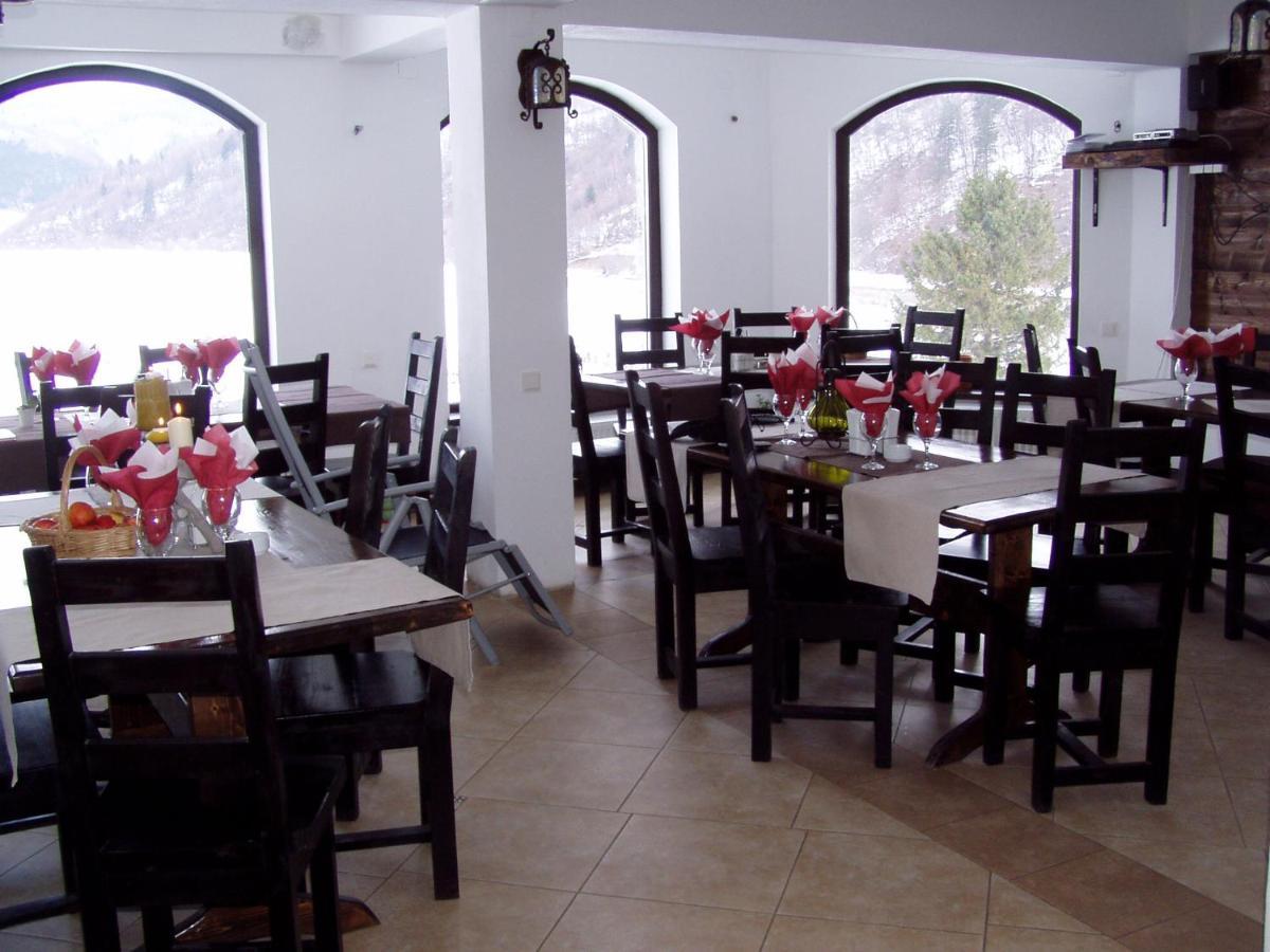 Taverna Pietrei Craiului Zărneşti المظهر الخارجي الصورة