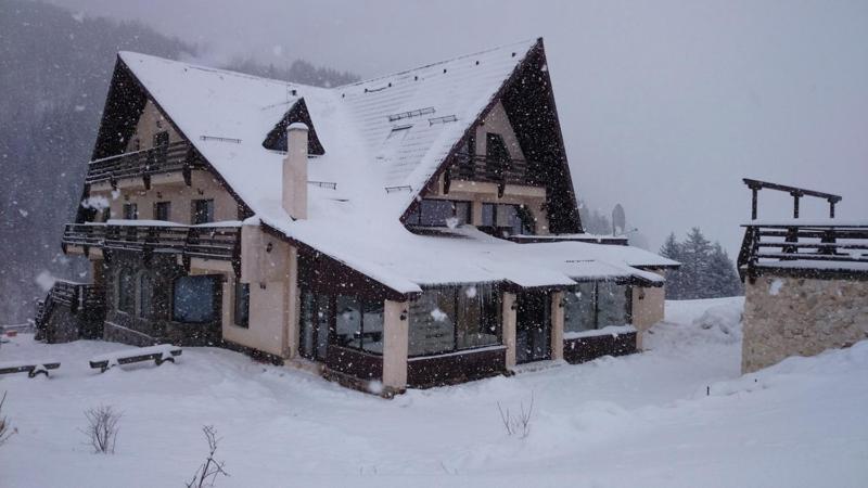 Taverna Pietrei Craiului Zărneşti المظهر الخارجي الصورة